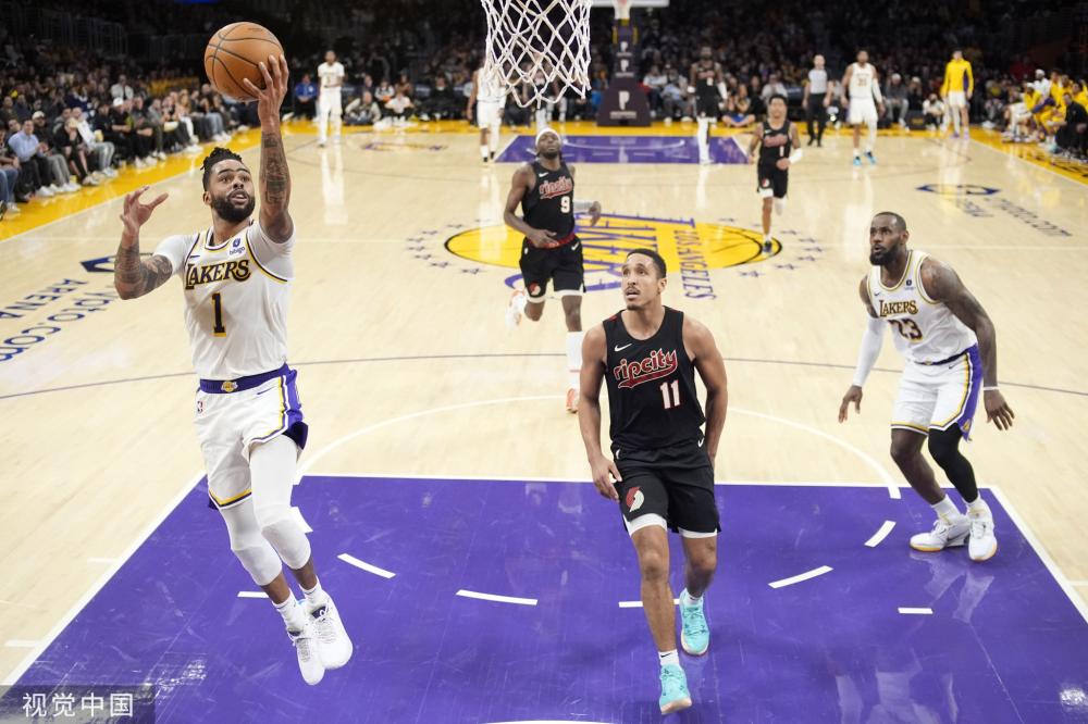 扮演着举足 扮演着举足